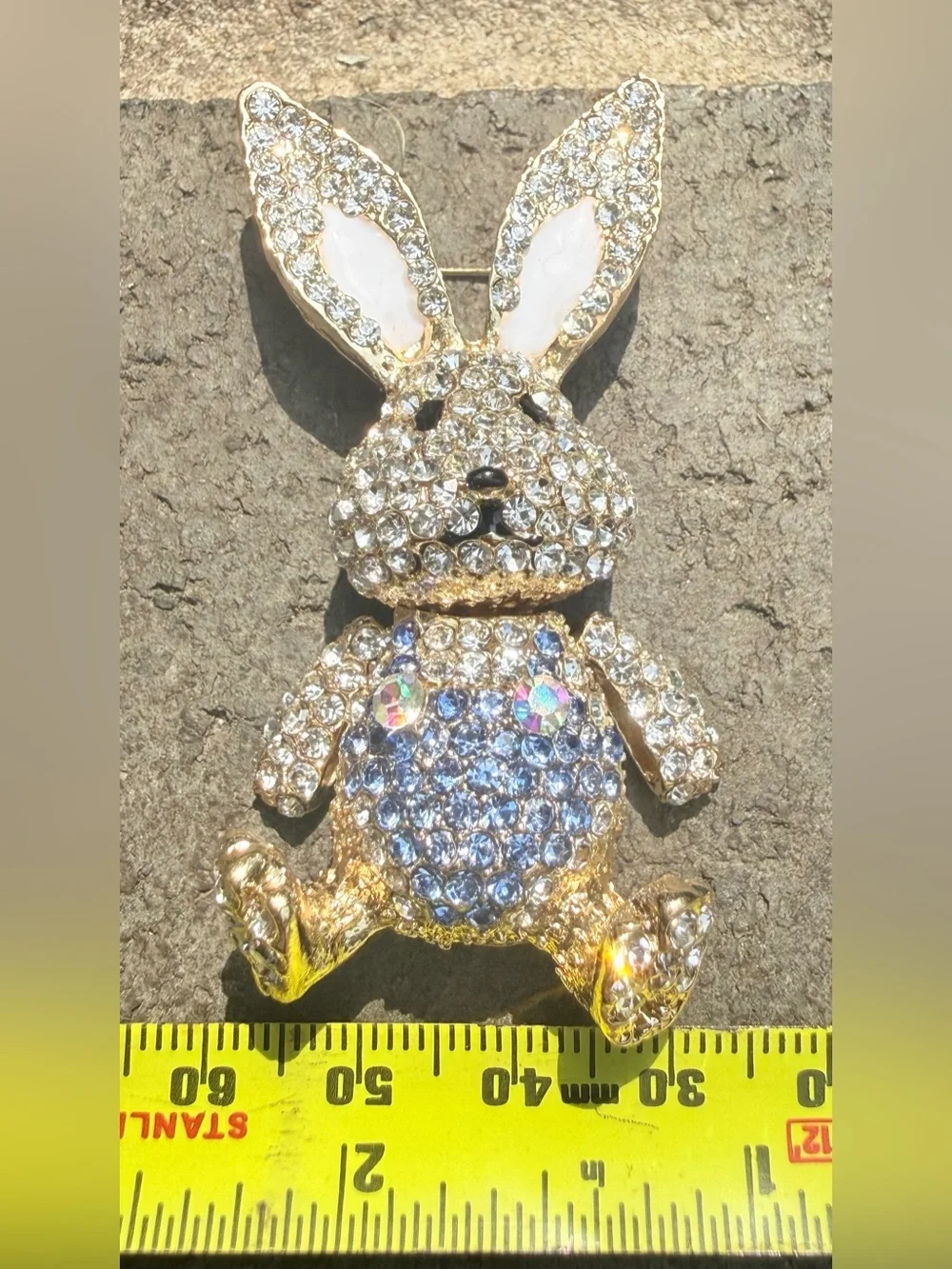 🐰 He Moves! Gold-Tone Rhinestone Movable Head and Arms Bunny Brooch Pin